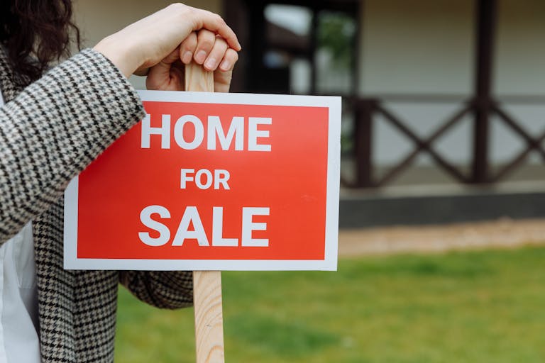 Preparing Your Home’s Exterior for Sale: A Cleaning Checklist