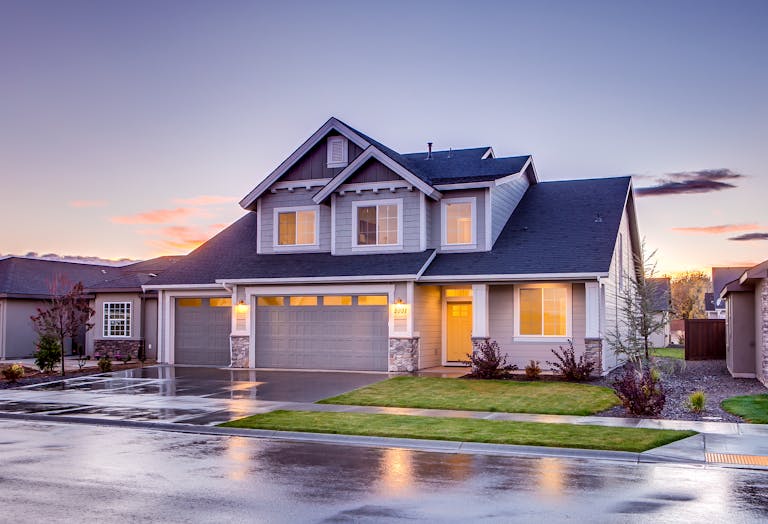 Low-Maintenance Landscaping Ideas That Thrive in Wyoming’s Climate